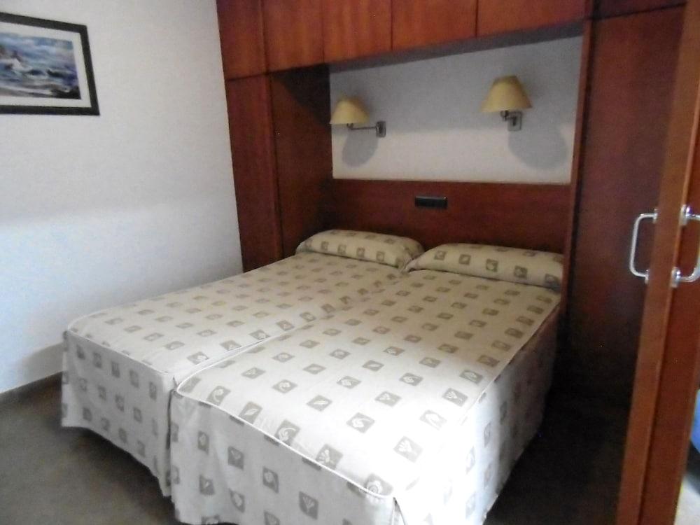 Hotel Apartamentos Solimar Calafell Bagian luar foto